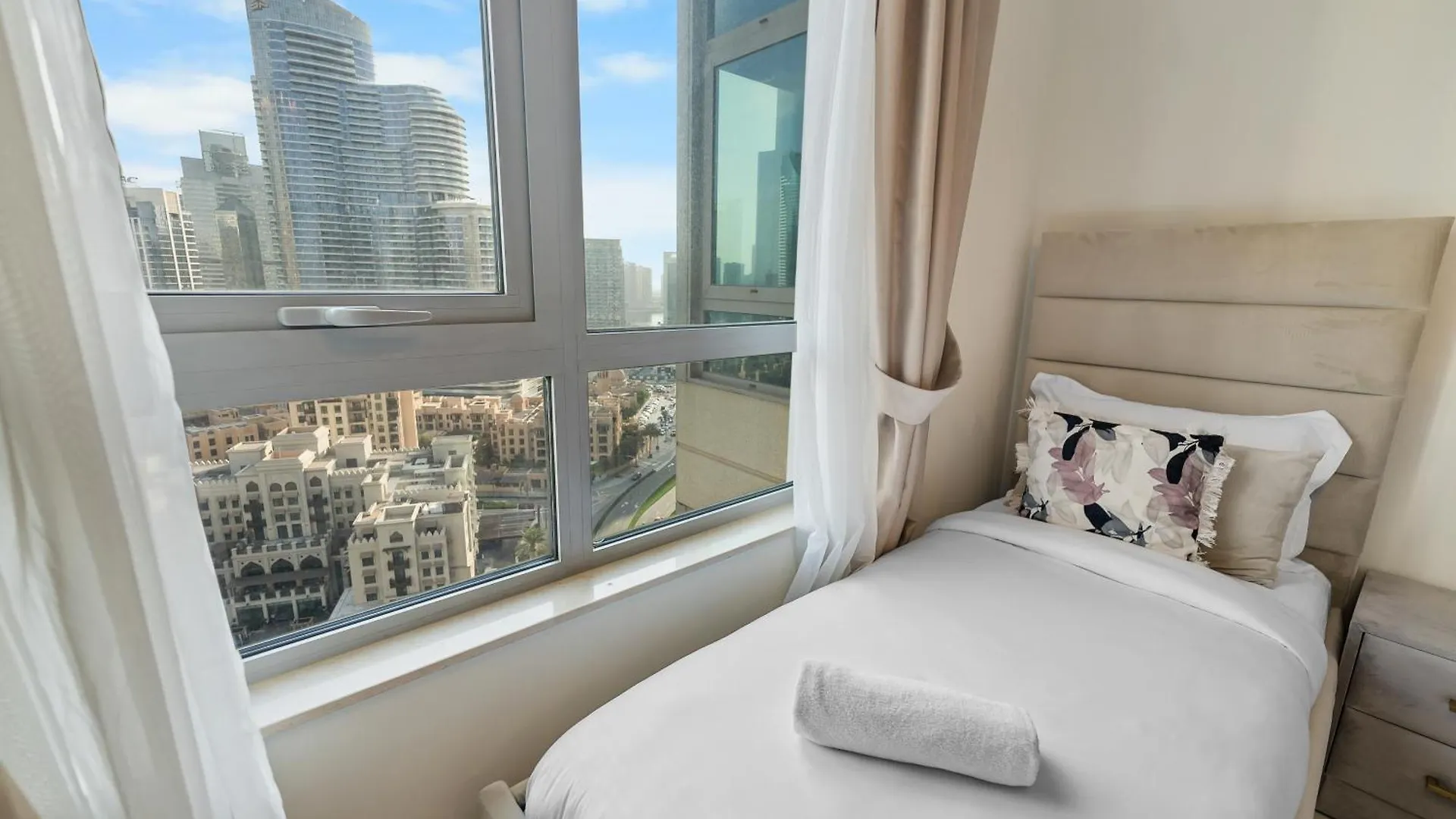Magnificent - Spacious New 2Br In Downtown Dubai Apartment